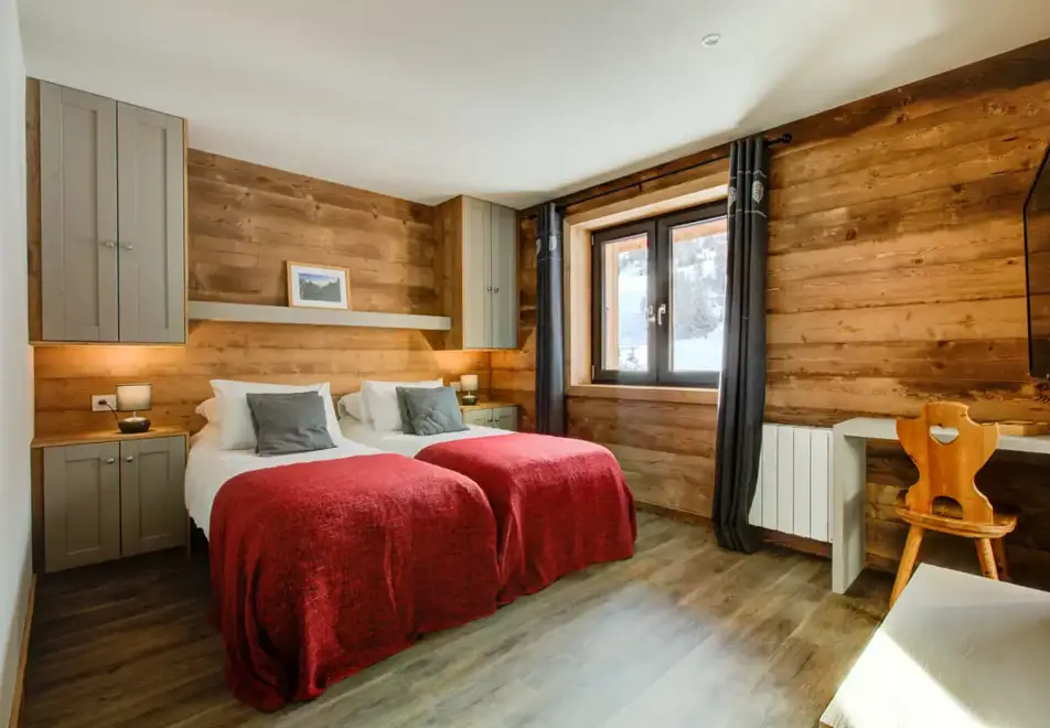 Chalets Miner 1, Plagne 1800 (self catered chalet) - Twin bedroom