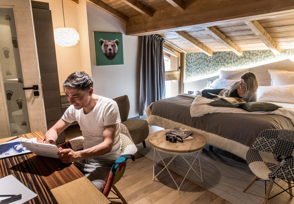 Chalet Skadi, Val d'Isere (self catered apartments) - 2 bedroom sleeps 4 (Fireplace)