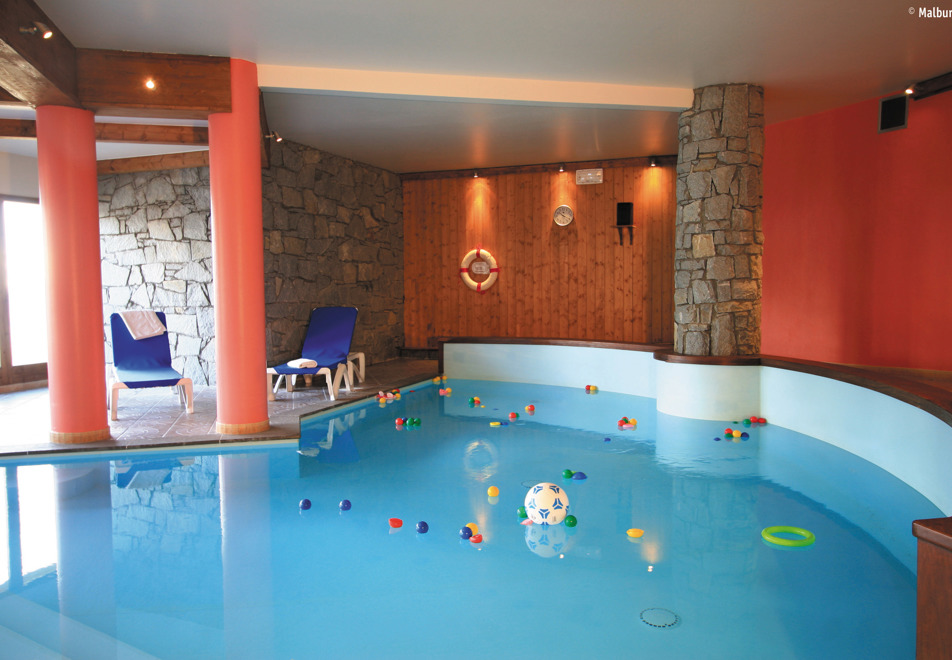 Arollaie, Peisey Vallandry (self catered apartments) - Indoor pool