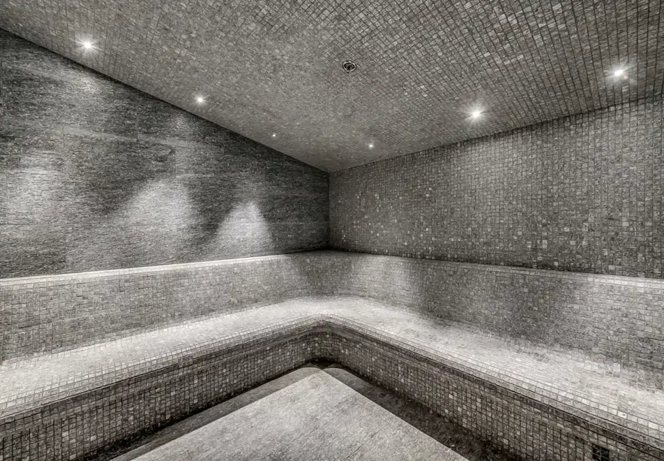 Le Val d'Isere, Val d'Isere (hotel & apartments) - Steam room (©andyparant)