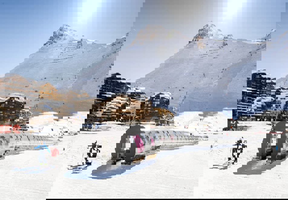Tignes in Winter - Ski start progression zone Tignes le Lac (©STGM)