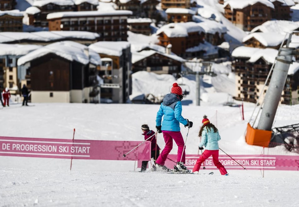Tignes in Winter - Ski start progression zone Tignes le Lac (©STGM)