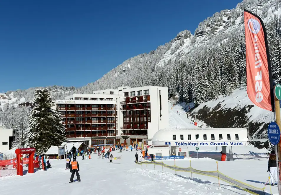 Le Panoramic, Flaine (self catered apartments) - Next to the Grands Vans ski lift
