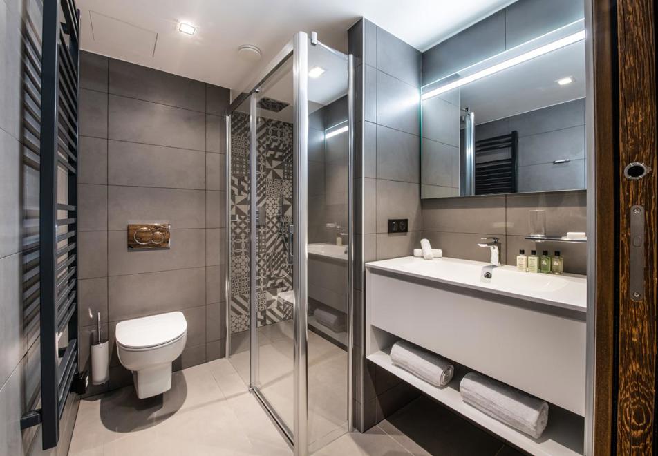 Manali Lodge, Courchevel Moriond (high end apartments) - Indrasan