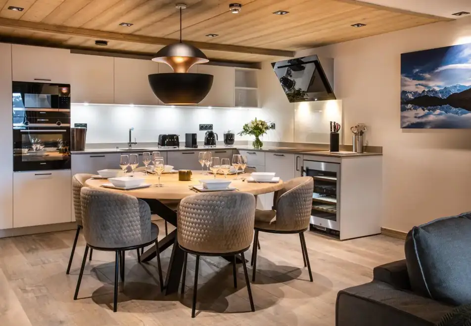 Manali Lodge, Courchevel Moriond (high end apartments) - Nagadi