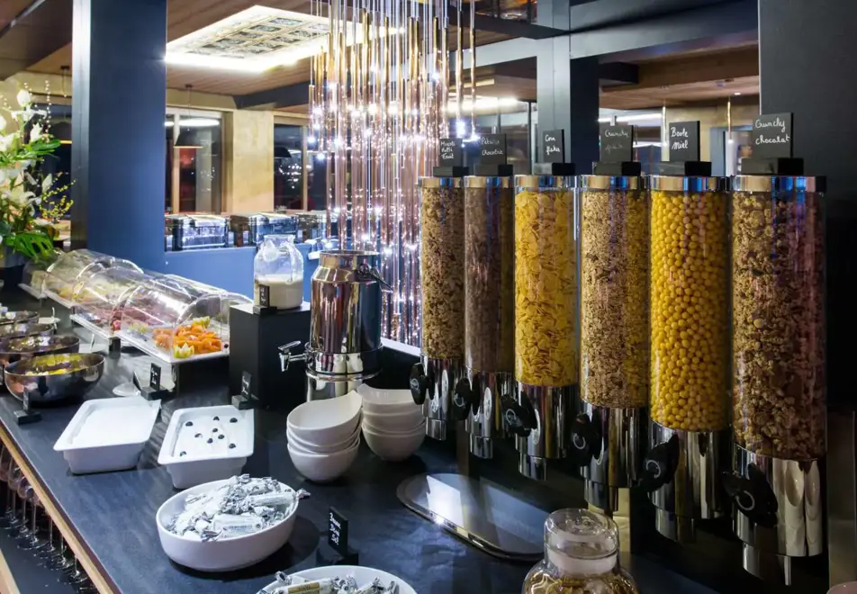 Taj I Mah, Arc 2000 (Hotel) - Breakfast