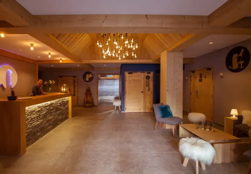 Avancher, Val d'Isere (self catered apartments & hotel) - Reception