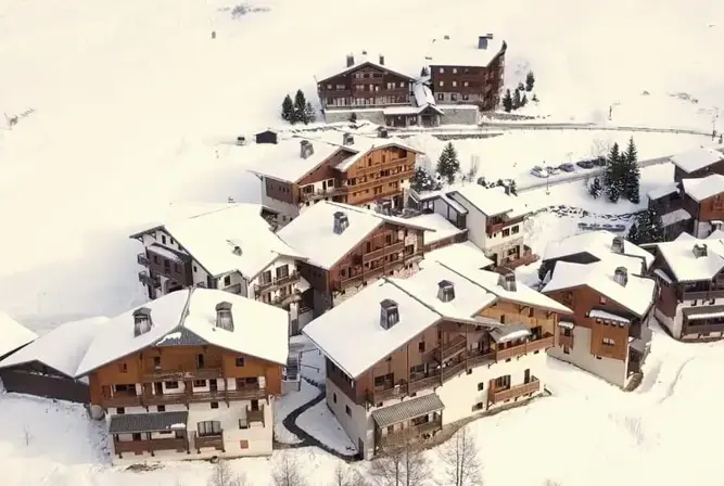 Sapiniere Exterior