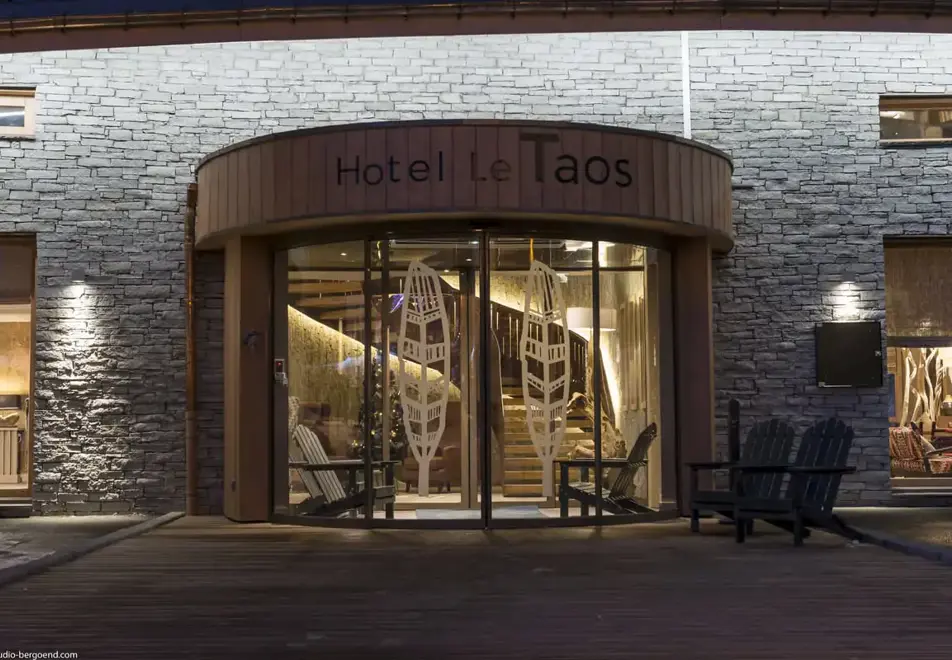 Le Taos, Tignes le Lac (self catered apartments & hotel) - Entrance