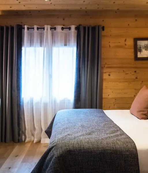 Le Beauregard (self catered chalet) - Bedroom (©MatthieuCellard)