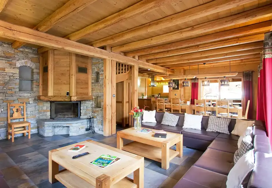 Fox Lodge, Les Deux Alpes (self catered chalet) - Fireplace in living area