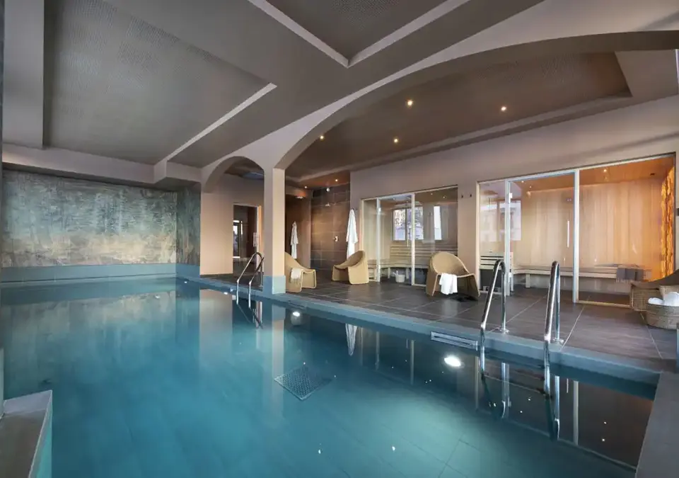 YNYCIO Pool (Studio Bergoend)