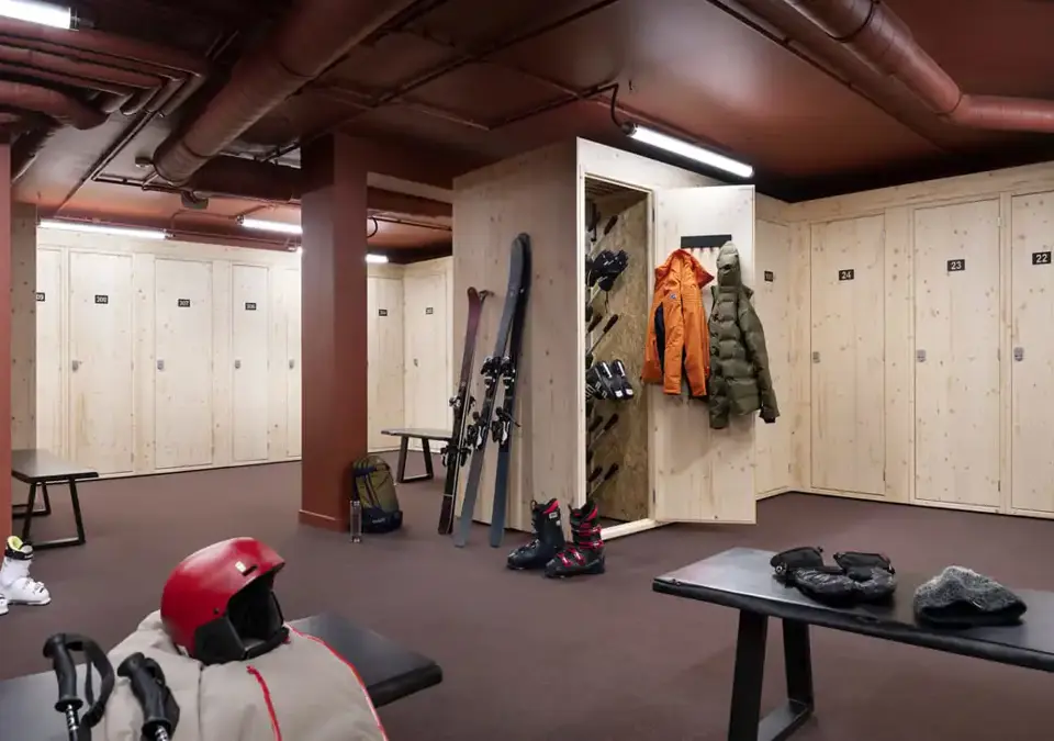 YNYCIO Skiroom (Studio Bergoend)