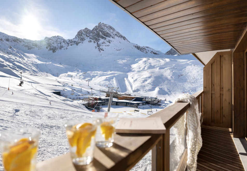 Ynycio, Tignes Val Claret (self catered apartments) - Typical Plus apartment for 6 style (©Studio Bergeond)