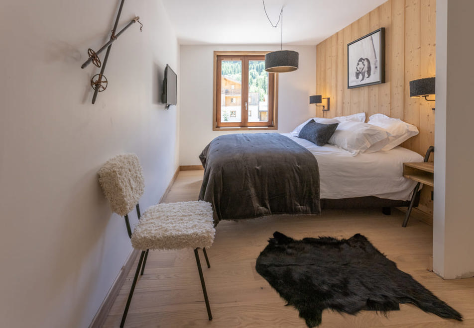 Cristal Lodge, Serre Chevalier (self catered apartments) - Typical double bedroom style