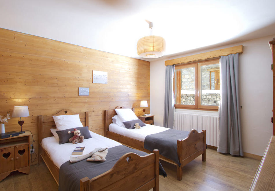 Chalet Alec, Les Deux Alpes (self catered chalet) - Twin bedroom