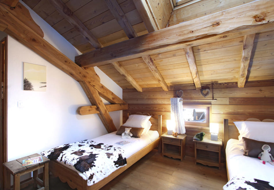 Chalet Chartes, Les Deux Alpes (self catered chalet) - Twin bedroom