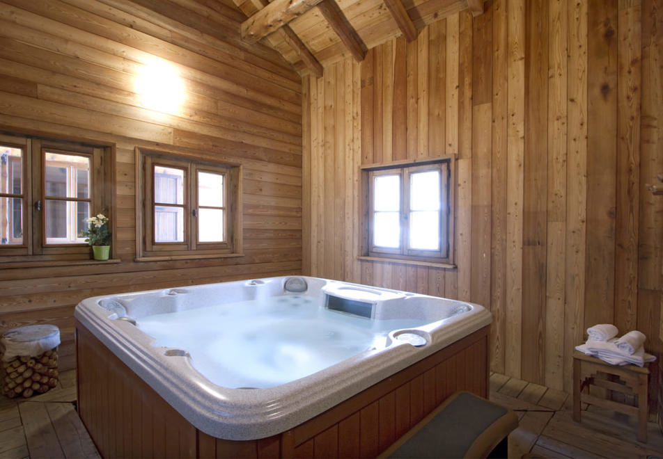 Chalet Chartes, Les Deux Alpes (self catered chalet) - Hot tub