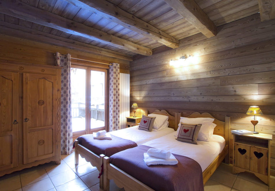 Chalet Chartes, Les Deux Alpes (self catered chalet) - Twin bedroom