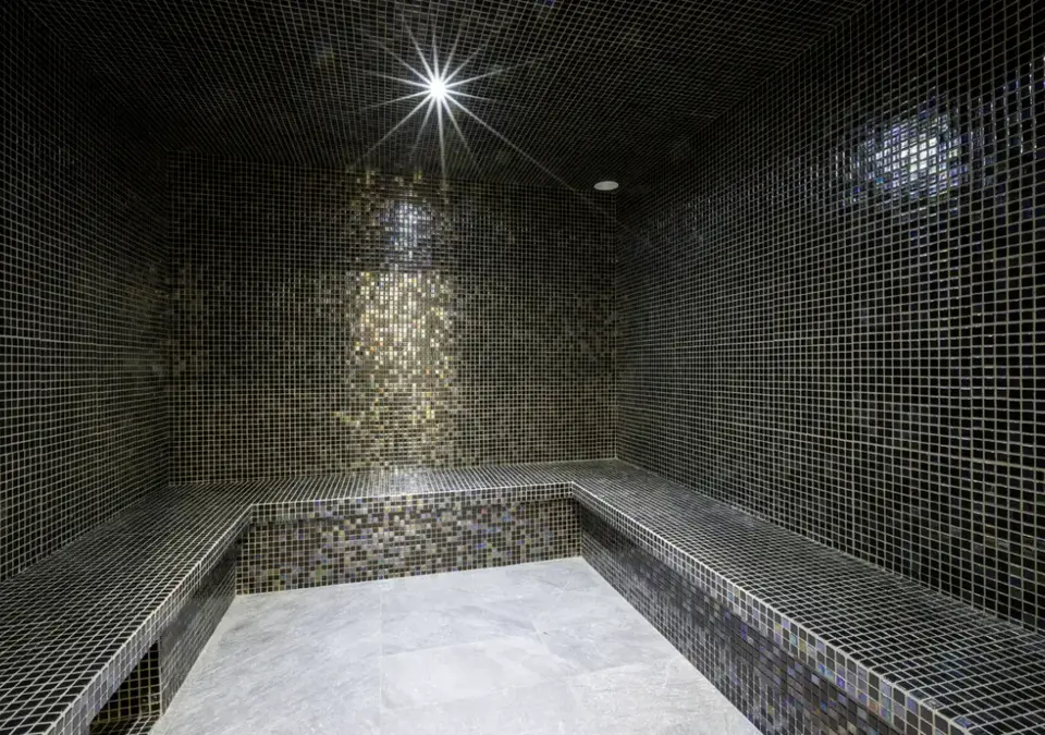 Serra Neva-Serre Chevalier-Steam room.webp