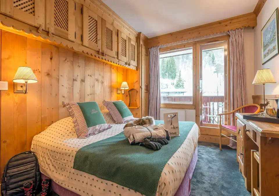 Eterlou-Meribel-chambre_tradition_03 (3).webp