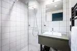 Daffy Briançon shower room credit ManuReyboz.webp