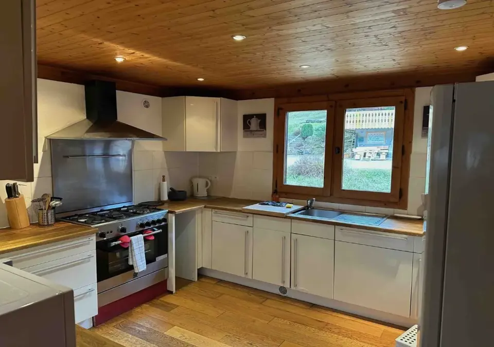 Chalet Braconnier-Chatel-Kitchen.webp