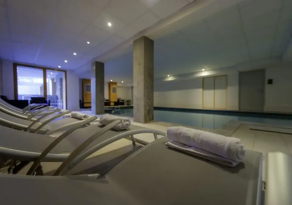 Le Crystal-Vaujany-Indoor pool (4).webp