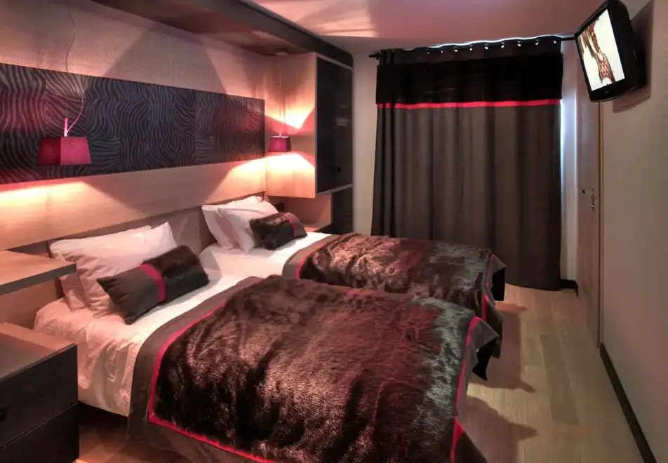 Plein Sud, Val Thorens (self catered apartments) - Typical apartment for 4 style