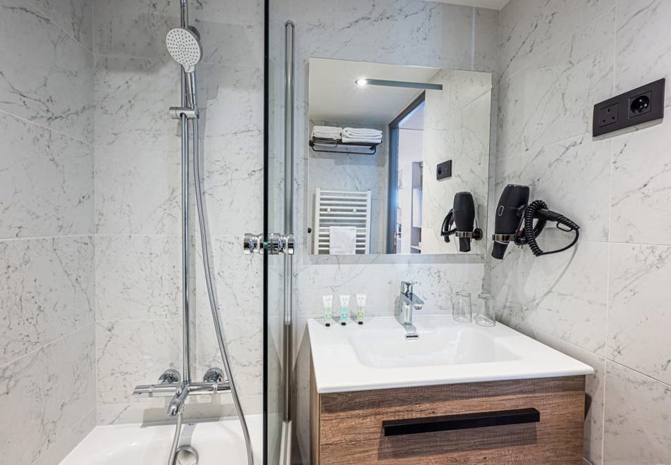 Le Levanna, Tignes le Lac (hotel) - Typical Privilege room style