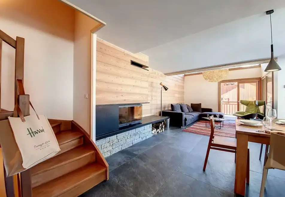 Chalet Rocher, Le Bettex (self catered chalet) - Open plan living and dining area