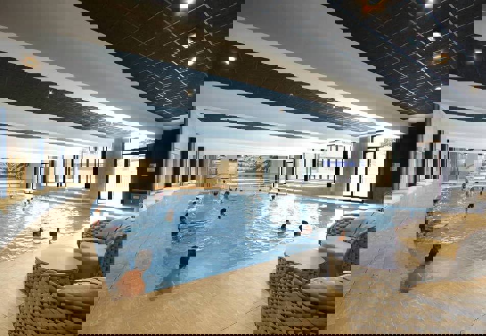 Eclose, Alpe d'Huez (self catered apartments) - Indoor pool