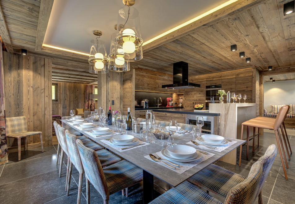 Chalet Aster (Armancette), St Nicolas de Veroce (self catered chalet) - Open plan kitchen diner (©AdamJohnston)