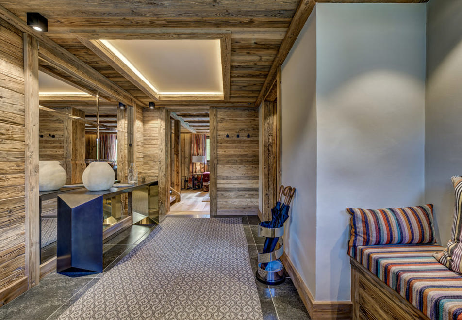 Chalet Aster (Armancette), St Nicolas de Veroce (self catered chalet) - Hallway (©AdamJohnston)