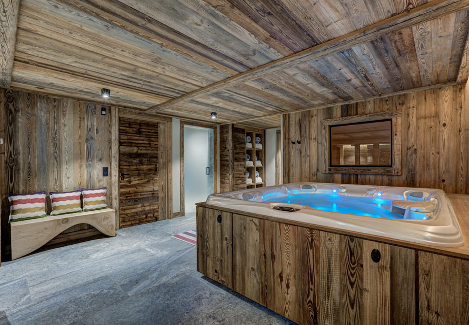 Chalet Aster (Armancette), St Nicolas de Veroce (self catered chalet) - Hot tub (©AdamJohnstone)