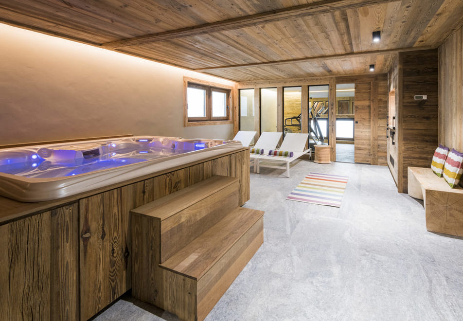 Chalet Aster (Armancette), St Nicolas de Veroce (self catered chalet) - Hot tub (©DavidMachet)