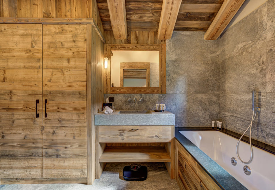 Chalet Aster (Armancette), St Nicolas de Veroce (self catered chalet) - Bathroom (©AdamJohnstone)