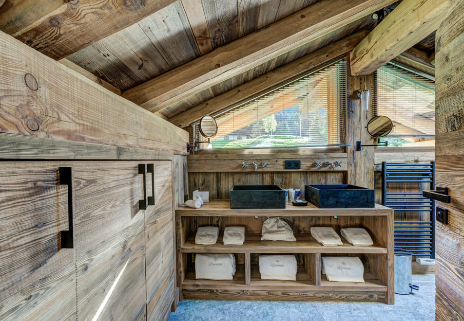 Chalet Aster (Armancette), St Nicolas de Veroce (self catered chalet) - Shower room (©AdamJohnstone)