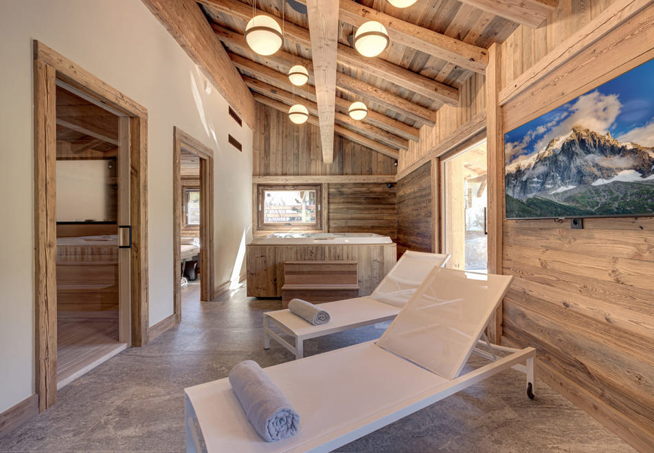 Chalet Silene (Armancette), St Nicolas de Veroce (self catered chalet) - Hot tub (©AdamJohnstone)