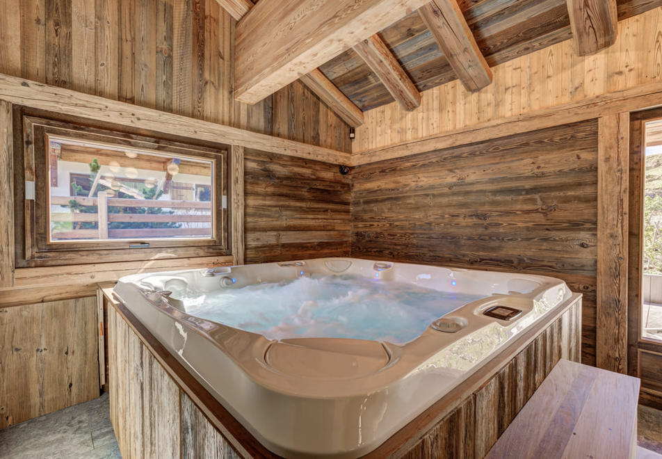 Chalet Silene (Armancette), St Nicolas de Veroce (self catered chalet) - Hot tub (©AdamJohnstone)