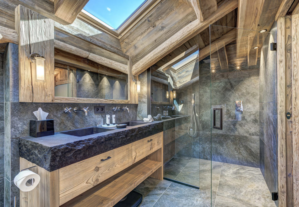 Chalet Silene (Armancette), St Nicolas de Veroce (self catered chalet) - Shower room (©AdamJohnstone)