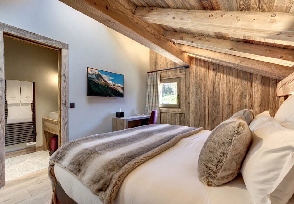 Chalet Silene (Armancette), St Nicolas de Veroce (self catered chalet) - Bedroom (©AdamJohnstone)