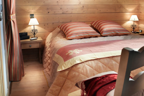 La Ferme du Val Claret (self catered apartments), Tignes Val Claret - Typical double bedroom style
