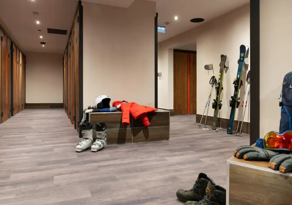 Alhena-Flaine-Ski room (©Studio-Bergoend).webp
