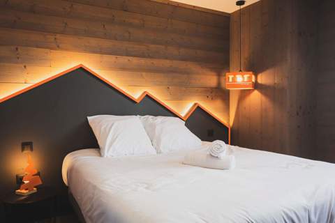 Basecamp Lodge, Les 2 Alpes (hotel) - Typical room style