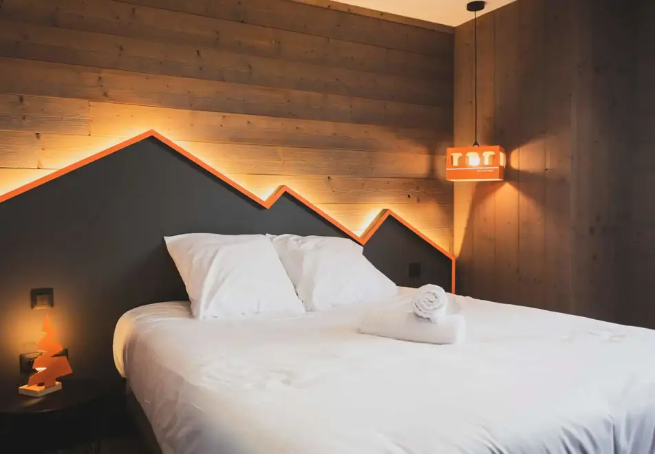 Basecamp Lodge, Les 2 Alpes (hotel) - Typical room style