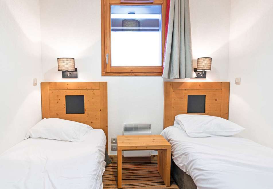 Les Chalets de Emeraude, Les Saisies (self catered apartments) - Typical twin bedroom style