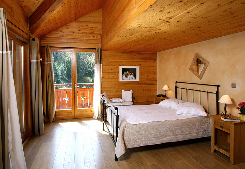 Monie, Les 2 Alpes (self catered chalet) - Double Bedroom
