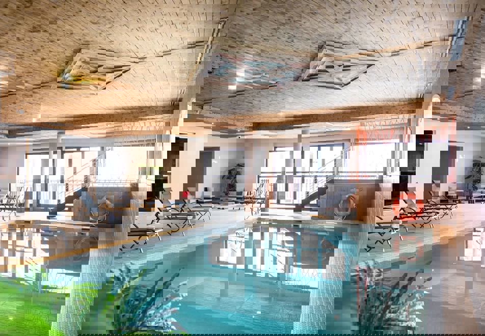 Hermine, Val Thorens (self catered apartments) - Indoor heated pool