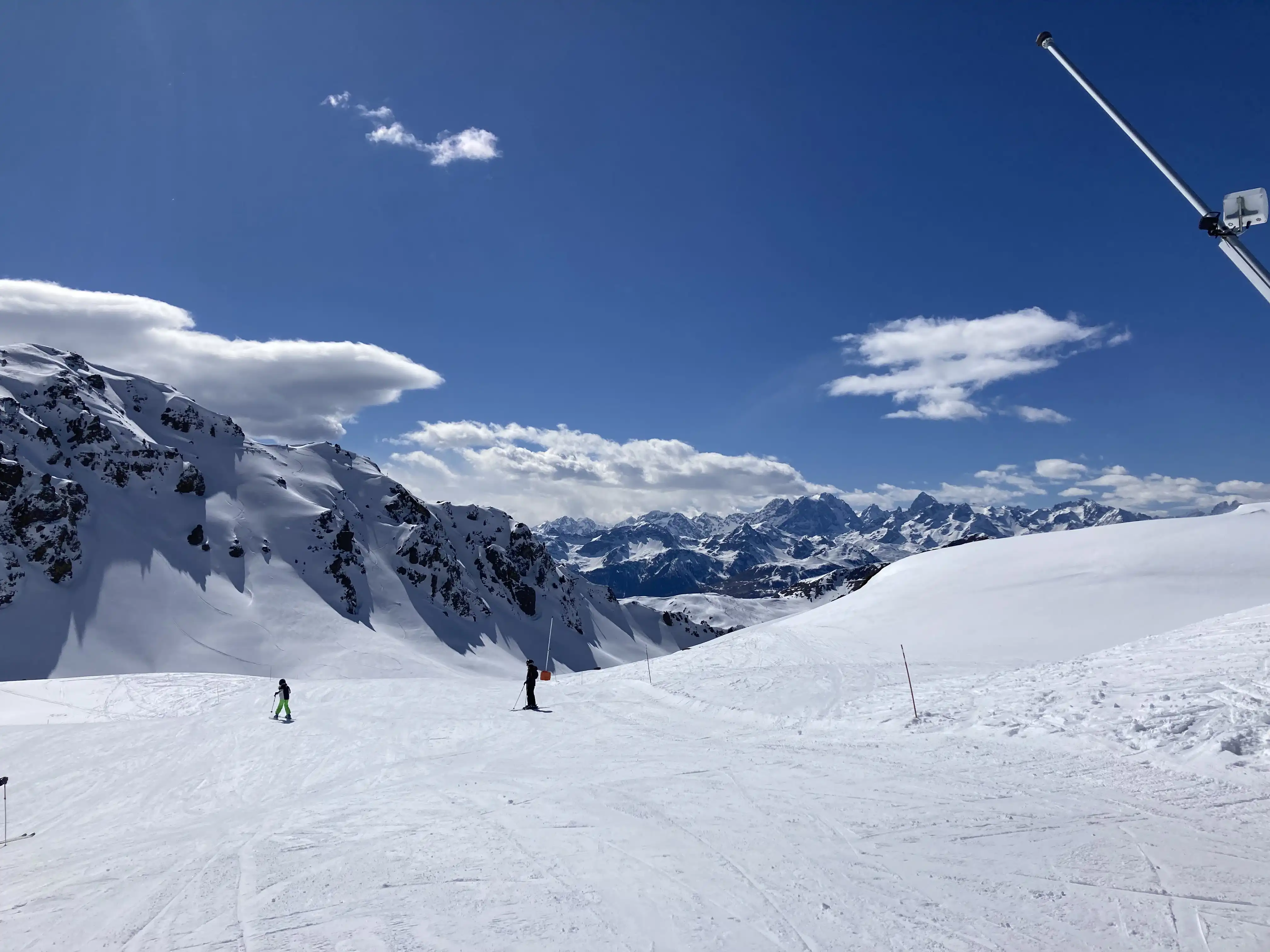 Reds At The Top Of Rocher De L'aigle AW Montg Apr23